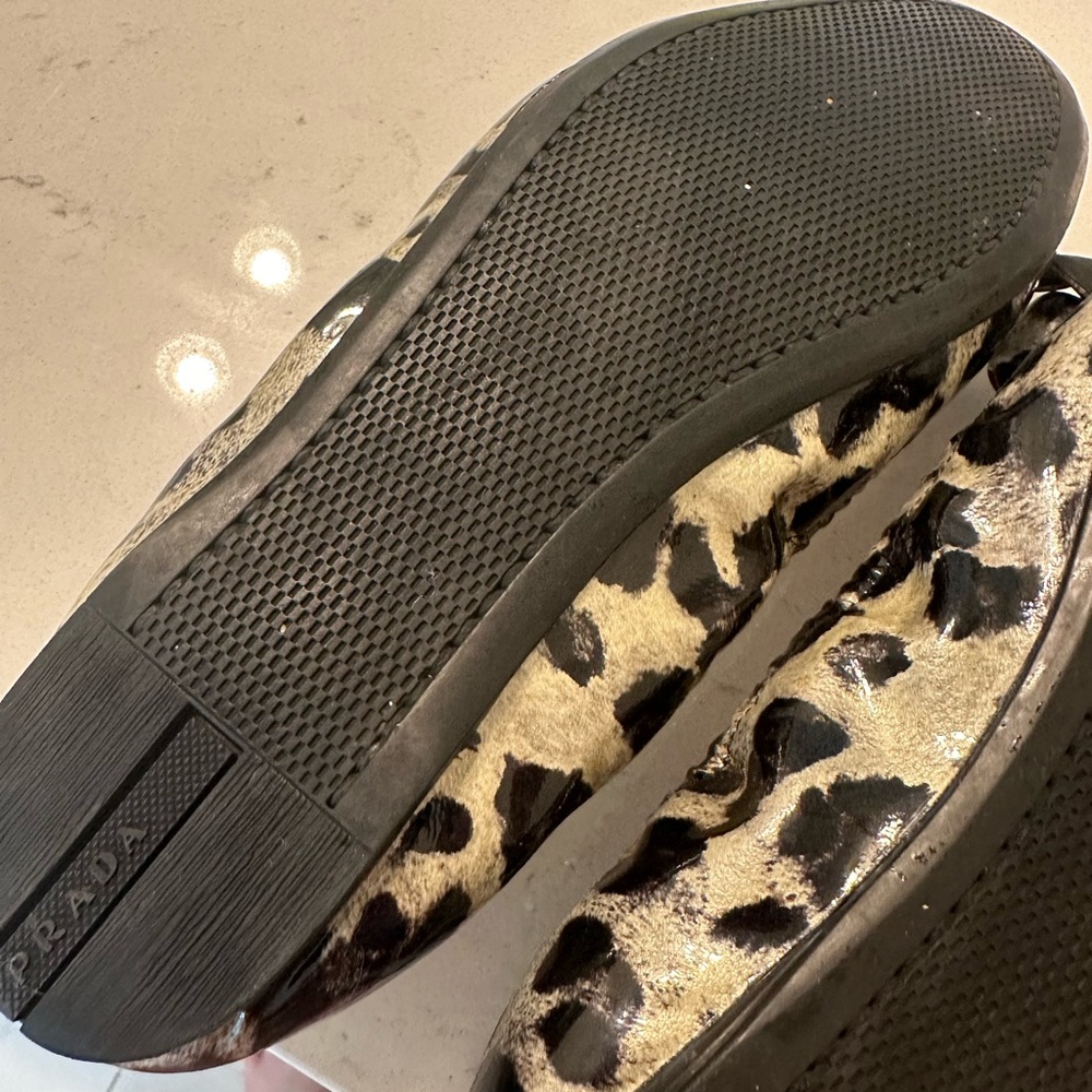 Prada Flats ๐ฅฟ like new, US size 8.5 EU size 39 - Picture 2 of 3